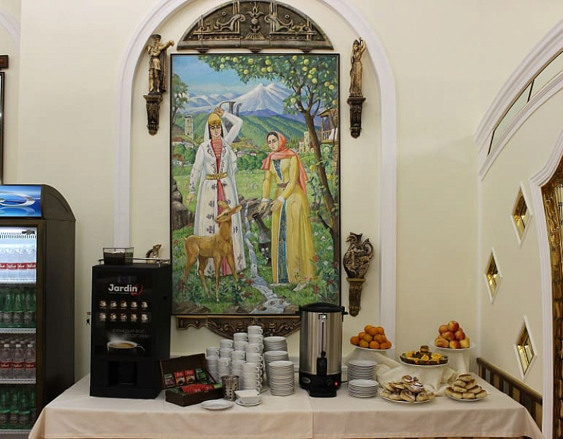 Санаторий «Луч» г. Кисловодск. Общий обеденный зал — корпус №4